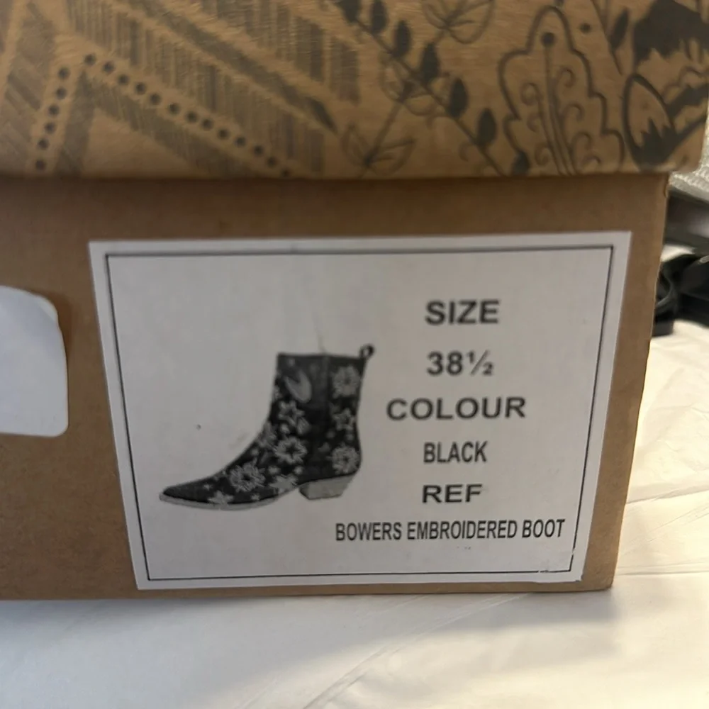 #284💜385💜 BRAND NEW IN BOX FREE PEOPLE EMBROIDERED BOWERS ANKLE BOOTS - Picture 7 of 11